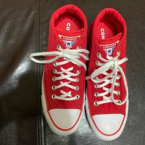 Women’s Chuck Taylor All Star Mid-rise Sneaker. Size 9-Color red